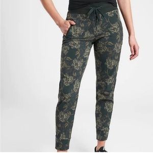 Athleta Trekkie North Printed Floral Jogger Size 2